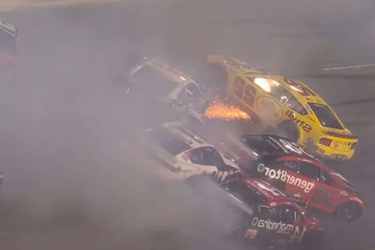 Daytona 500 Massive Wrecks (2)