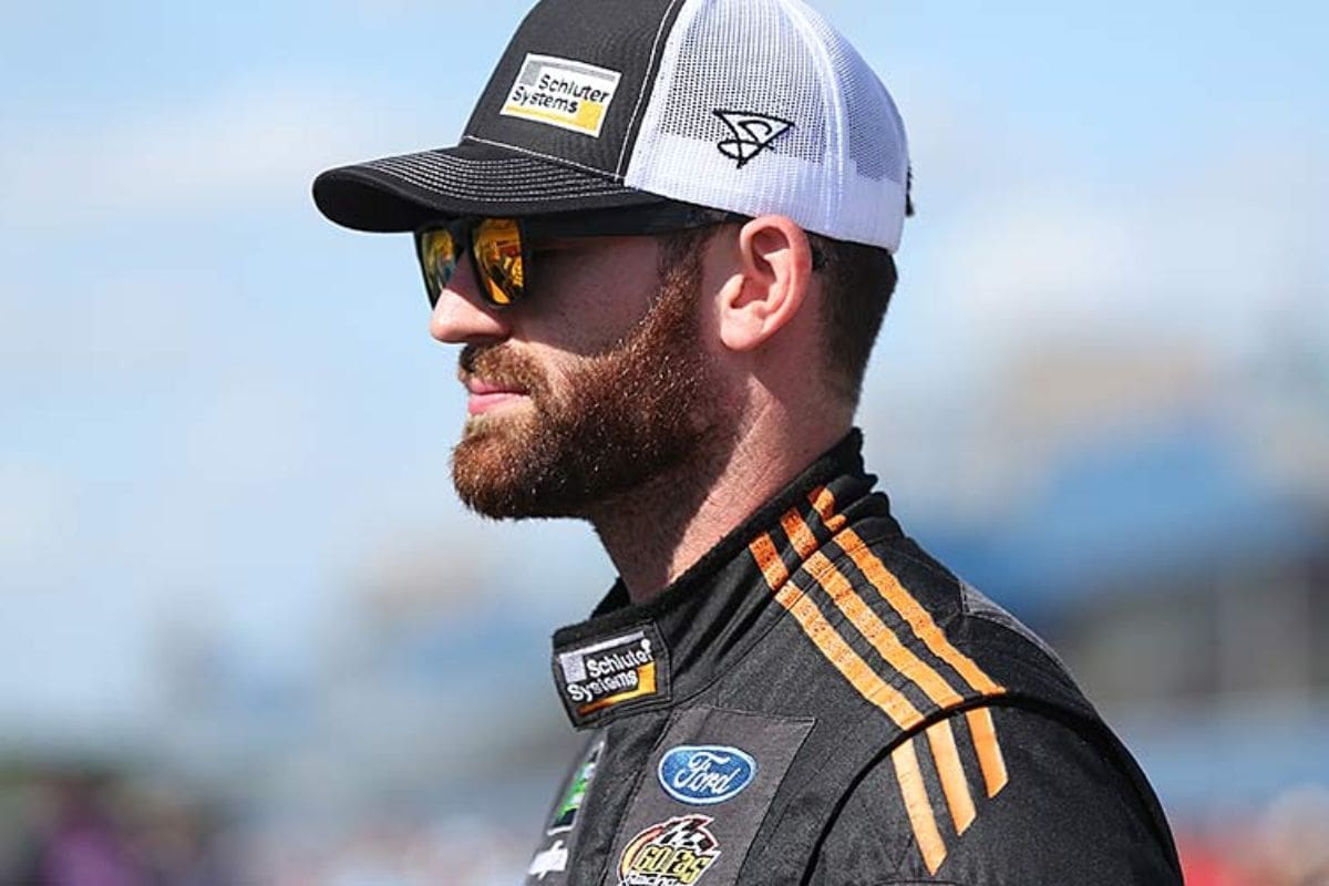 Corey LaJoie's Pit Crew Switch 3