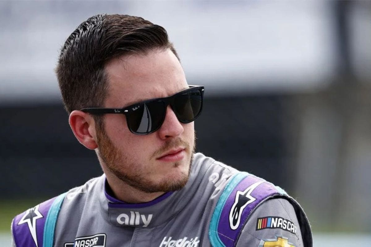 Alex Bowman Supports Bubba Wallace 3