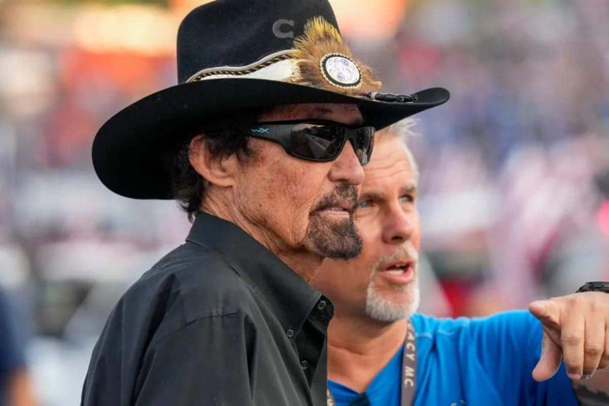 Fans Urge Richard Petty 3