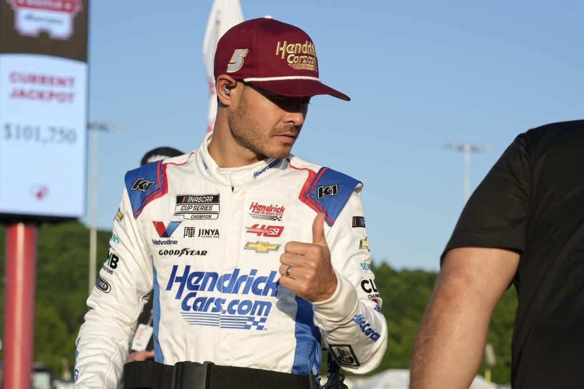 Kyle Larson Secures Dominant Pole Position (4)