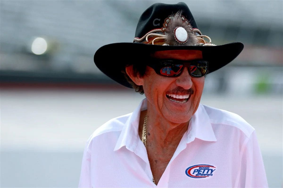 Fans Urge Richard Petty 1