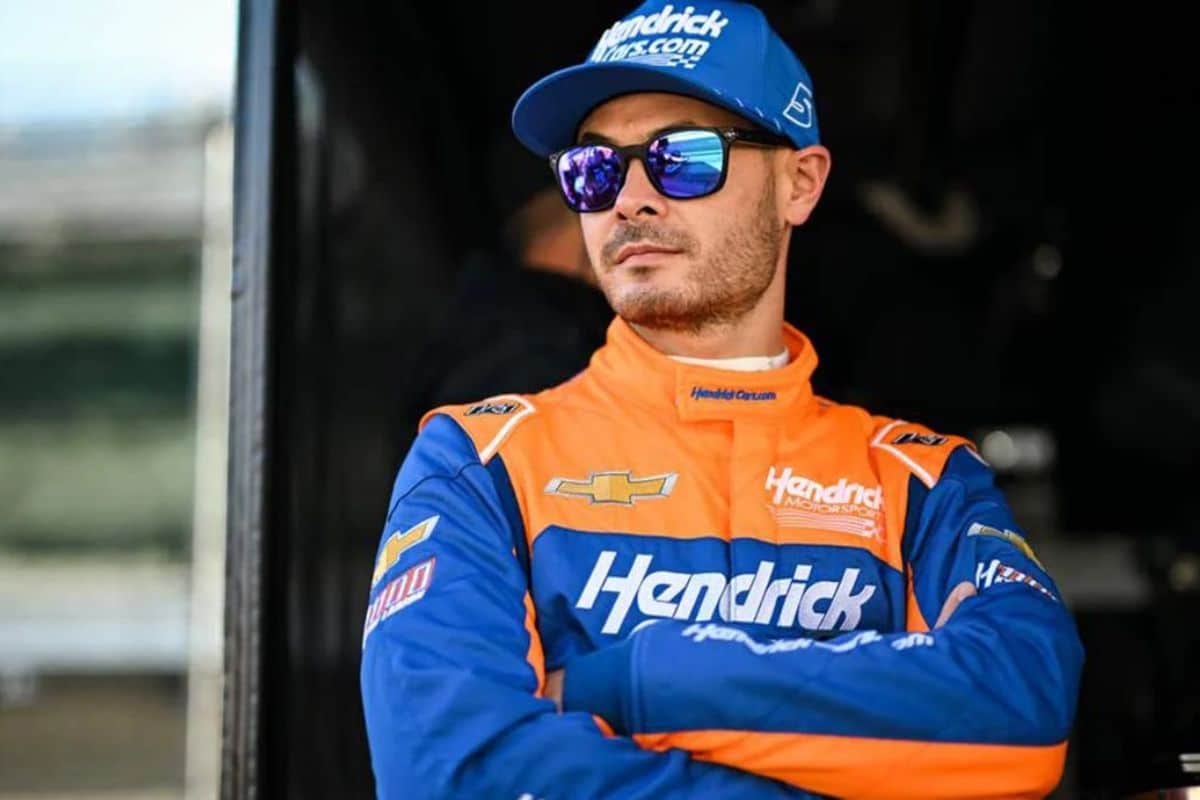 Kyle Larson Sets Example for Denny Hamlin 2